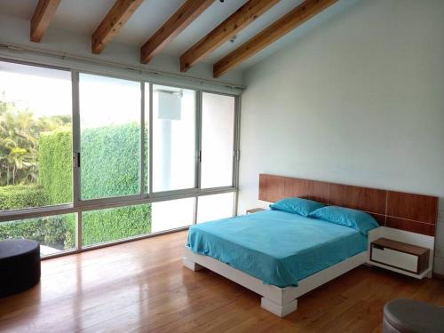 Katil atau katil-katil dalam bilik di Casa para 13 en Cuerna