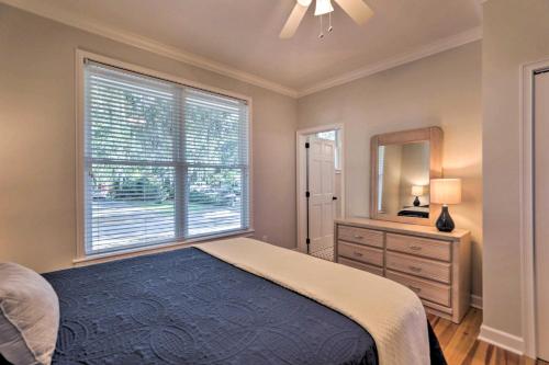 Katil atau katil-katil dalam bilik di Lakefront Retreat with Game Room and Private Dock!