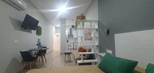 a living room with a couch and a dining room at Apartamentos Las trece llaves Jacuzzi bajo reserva in Merida
