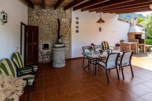 Traditional Majorcan villa by Renthousing