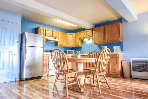 Η κουζίνα ή μικρή κουζίνα στο Brown & Hawkins Historical Apartments