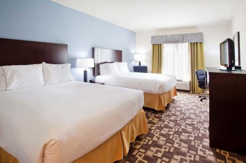 Кровать или кровати в номере Holiday Inn Express Hotel & Suites Atlanta Airport West - Camp Creek by IHG
