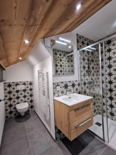 a bathroom with a sink and a toilet at Arcs 1950 , CALM Comme A La Montagne in Arc 1950