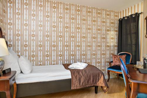 a small bed in a room with a wall at Best Western Hotel Gamla Teatern in Östersund