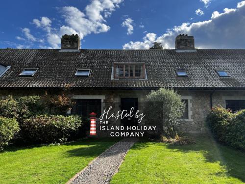 Isle of Wight Beach Homes - Cluniac Cottage