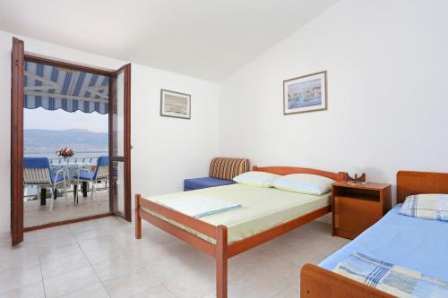 Apartments by the sea Slatine, Ciovo - 13298