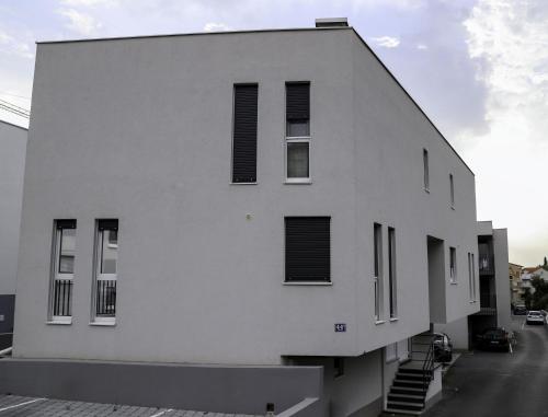 Fotografia z galérie ubytovania Apartments with a parking space Podstrana, Split - 20280 v destinácii Podstrana