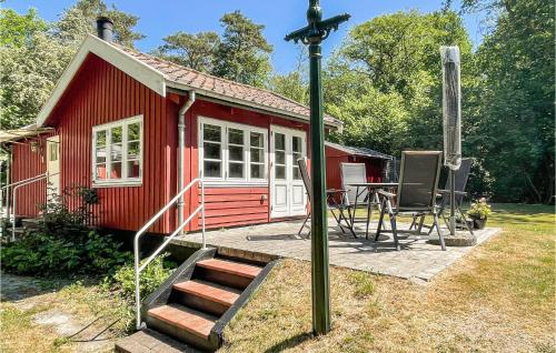 2 Bedroom Beautiful Home In Rønneにある庭