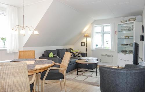 Χώρος καθιστικού στο Stunning Apartment In Gudhjem With Wifi