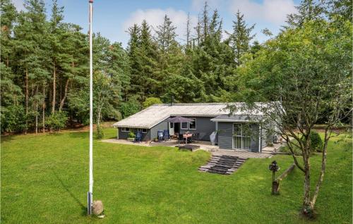 Κήπος έξω από το Amazing Home In Farsø With Wifi