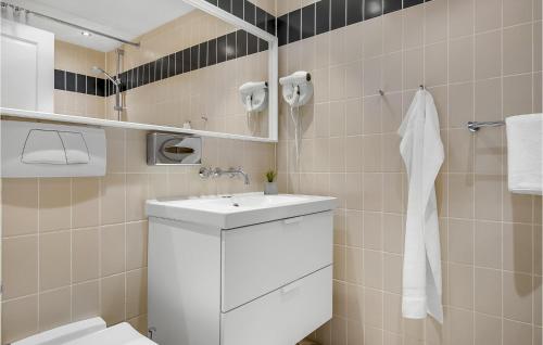Bilik mandi di Nice Home In Helsingr With 1 Bedrooms And Wifi