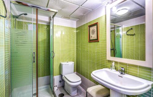 A bathroom at Awesome Apartment In Ljar With House Sea View