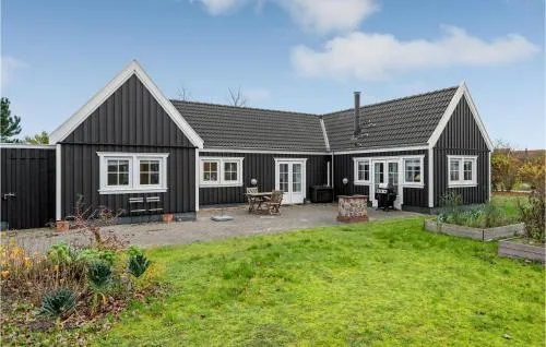 Beautiful home in Vejby with Sauna, WiFi and 3 Bedrooms picture