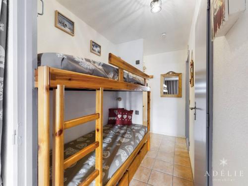 a bedroom with two bunk beds in a house at Studio Montvalezan-La Rosière, 1 pièce, 4 personnes - FR-1-398-653 in Montvalezan