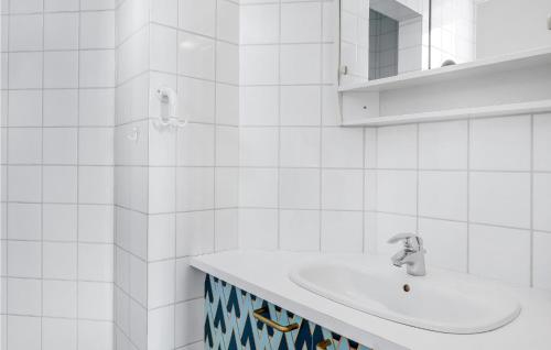 Koupelna v ubytování Nice Apartment In Svaneke With Kitchen