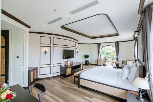 a bedroom with a bed and a living room at Khách sạn Robin Gia Nghĩa in Gia Nghĩa