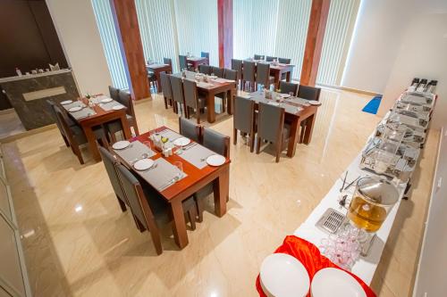 an overhead view of a restaurant with tables and chairs at HOTEL BLUEMOON in Tirunelveli