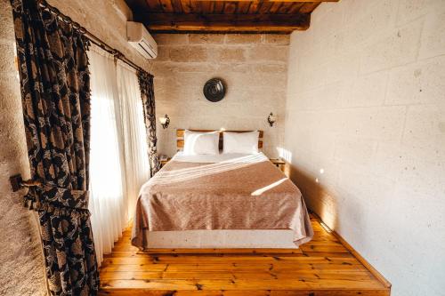 a bedroom with a bed in a room with a window at Hanzade Cappadocia in Goreme