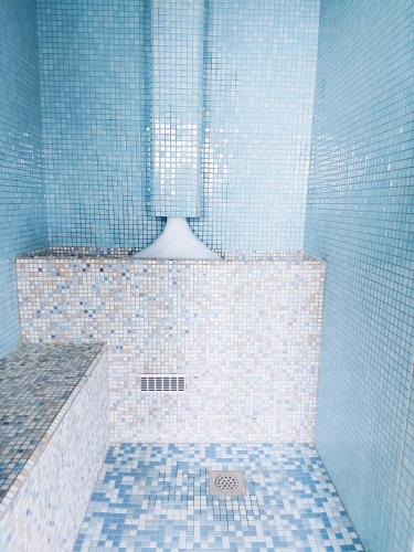 Un baño de Pohorje Village Wellbeing Resort - Wellness & Spa Hotel Bolfenk