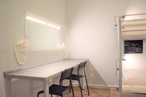 Postel nebo postele na pokoji v ubytování GLOBE Hostel Prague ADULTS ONLY