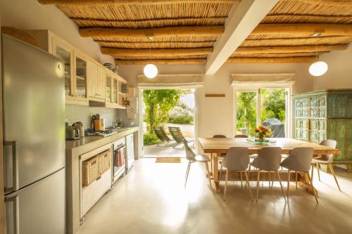 Η κουζίνα ή μικρή κουζίνα στο Stonehaven Eco Cabins