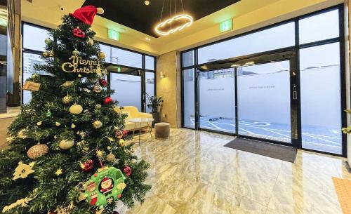 a christmas tree in the lobby of a hotel at Brown Dot Hotel Yangsan Seochang in Yangsan