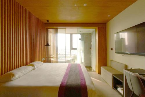 Postel nebo postele na pokoji v ubytování Royal Roi Hotel