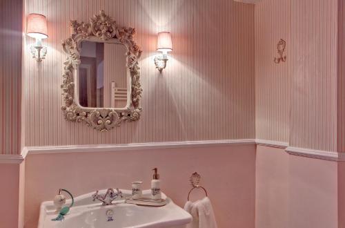 a bathroom with a sink and a mirror at Hotel Boutique Real Posada De Liena y Restaurante Liena in Murillo de Gállego