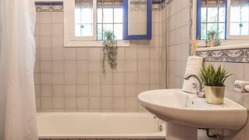 Kúpeľňa v ubytovaní Villa Cortijo Miramar Frigiliana by Ruralidays