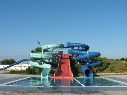 Πισίνα στο ή κοντά στο Gold Studio Apartmani