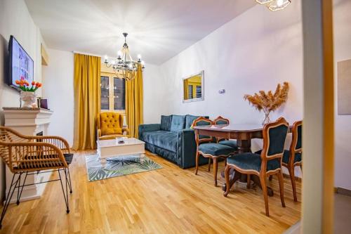 a living room with a table and a couch at Viogor Apartmani Prestige Forest Zlatibor in Zlatibor