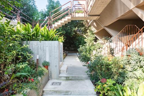 a staircase in a garden with flowers and plants at LagoC0C00N - Colazione - 300m stazione - 800m lago in Desenzano del Garda