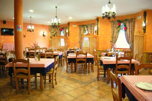 a restaurant with tables and chairs in a room at Hostal Mesón Arboleas in Arboleas