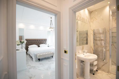 a bedroom with a bed and a sink and a mirror at Hotel Terme Rosapepe in Contursi