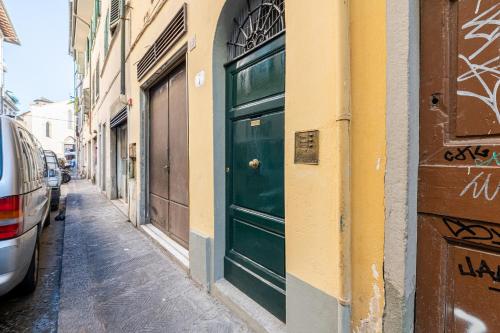 GuestHost - SantAmbrogio Colorful Apartment
