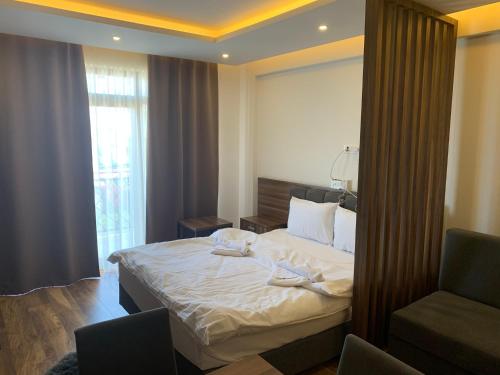 Rúm í herbergi á President Kop S2