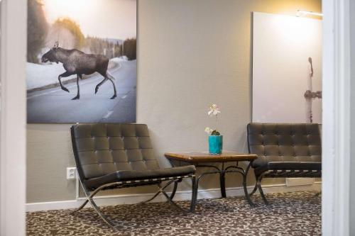 a waiting room with two chairs and a table at Sure Hotel by Best Western Algen in Östersund
