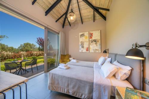 Ένα ή περισσότερα κρεβάτια σε δωμάτιο στο Villa Nectar by Villa Plus
