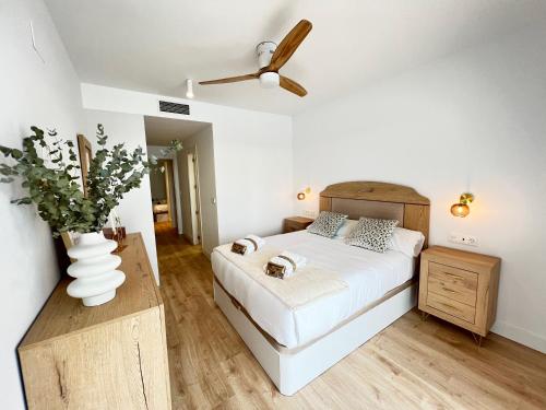Postel nebo postele na pokoji v ubytování PUSHE Playa Granada Beach & Golf 10