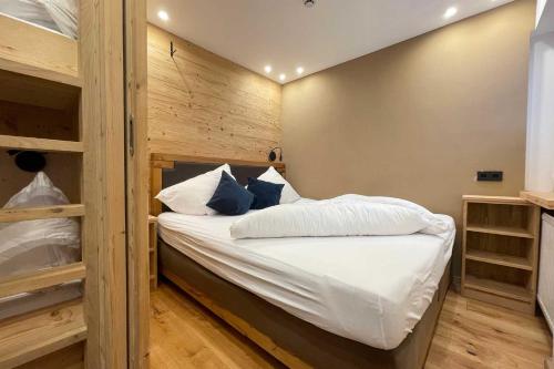 a bedroom with a bed and two bunk beds at Quality Hosts Arlberg - ALPtyrol Appartements in Sankt Anton am Arlberg