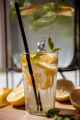 a glass of lemonade sitting on top of a table at Orbisa Pokoje i Apartamenty in Łeba