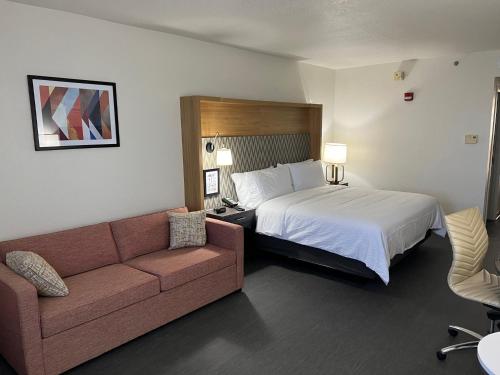 a hotel room with a bed and a couch at Holiday Inn Orlando International Drive - ICON Park in Orlando