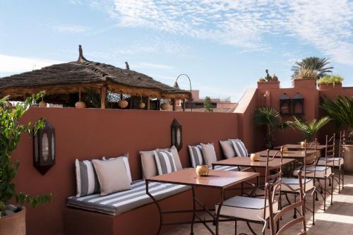 En restaurant eller et andet spisested på Riad RK Suites & Spa