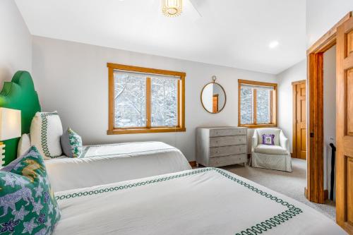 Katil atau katil-katil dalam bilik di 2 Bed 2 Bath Apartment in Avon