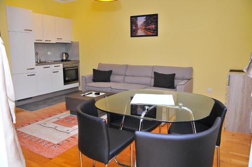 Dapur atau dapur kecil di APARTMENTS FOKA & SPA - 600m from Gondola ski lift