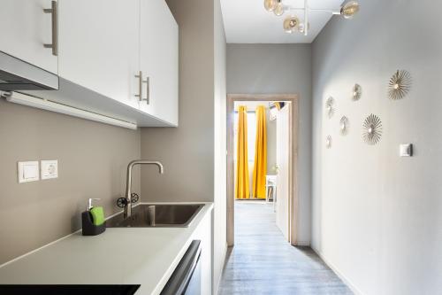 Designed 2 Room Apartment - 15' walk to Acropolis 주방 또는 간이 주방