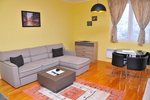 Ruang duduk di APARTMENTS FOKA & SPA - 600m from Gondola ski lift