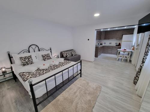 a bedroom with a bed and a living room at Casa Thor in Sinaia