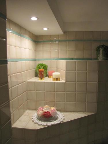 a bathroom with a bowl of flowers on a table at BB La Bella Addormentata e il Principe Calaf in Lucca
