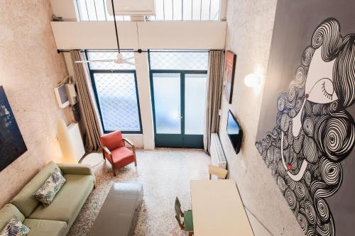 Architect designed studio with green rooftop! EP7L